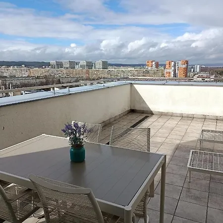 Апартаменты City And Sea View By Renters