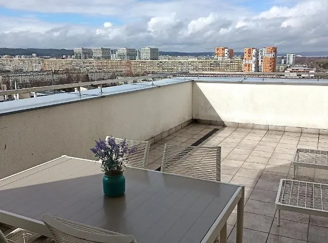 Апартаменты City And Sea View By Renters